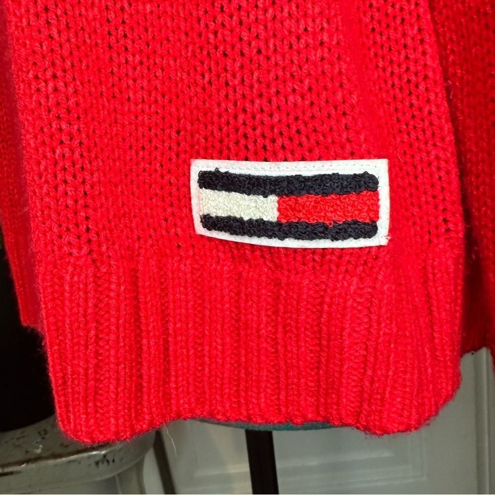Tommy Hilfiger Bold Red Sweater Y2K logo style - Picture 7 of 9